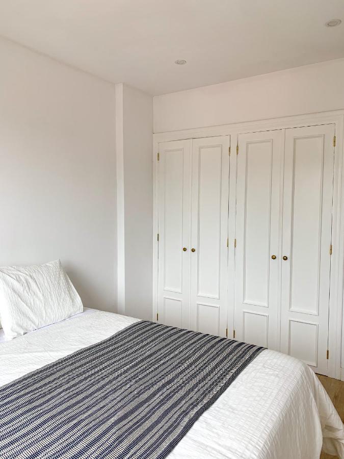 Acogedor Apartamento Con Terraza Y Parking Publico En Комилас Екстериор снимка