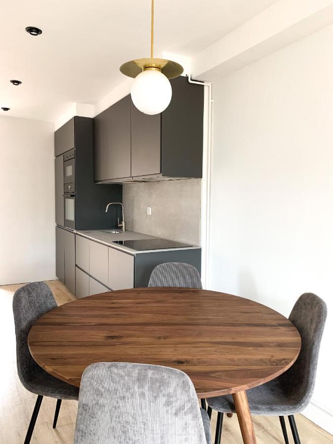 Acogedor Apartamento Con Terraza Y Parking Publico En Комилас Екстериор снимка
