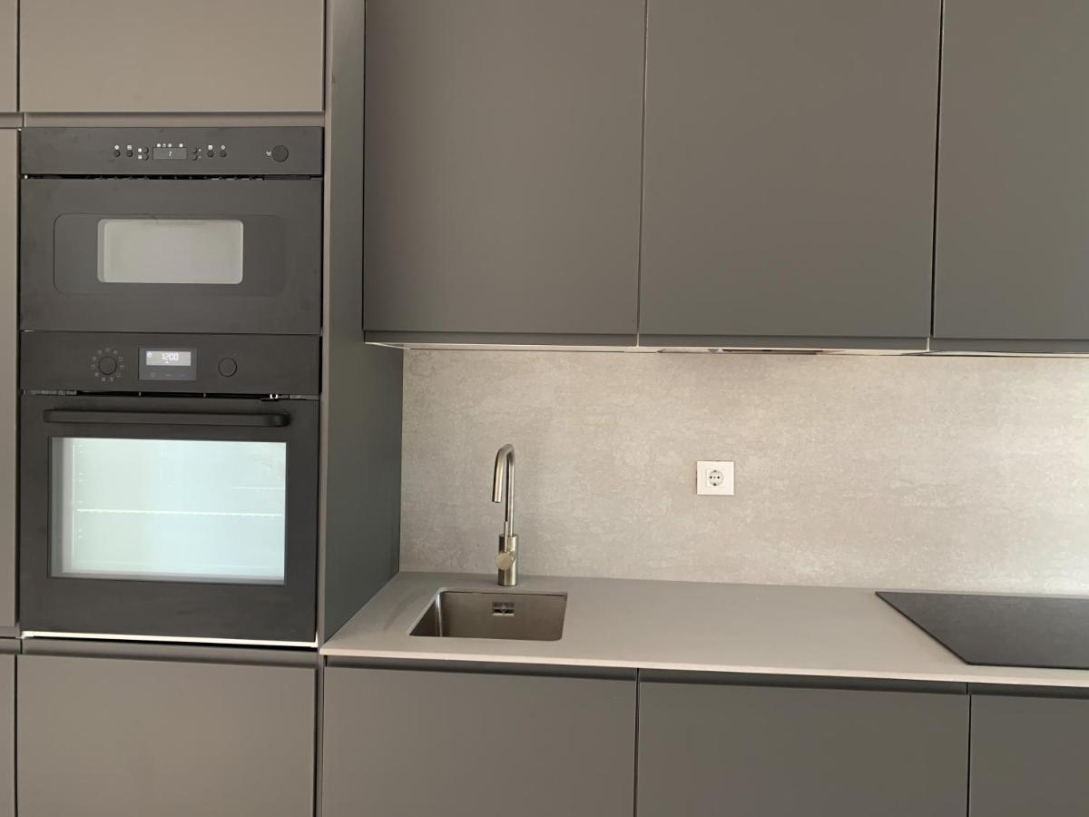 Acogedor Apartamento Con Terraza Y Parking Publico En Комилас Екстериор снимка
